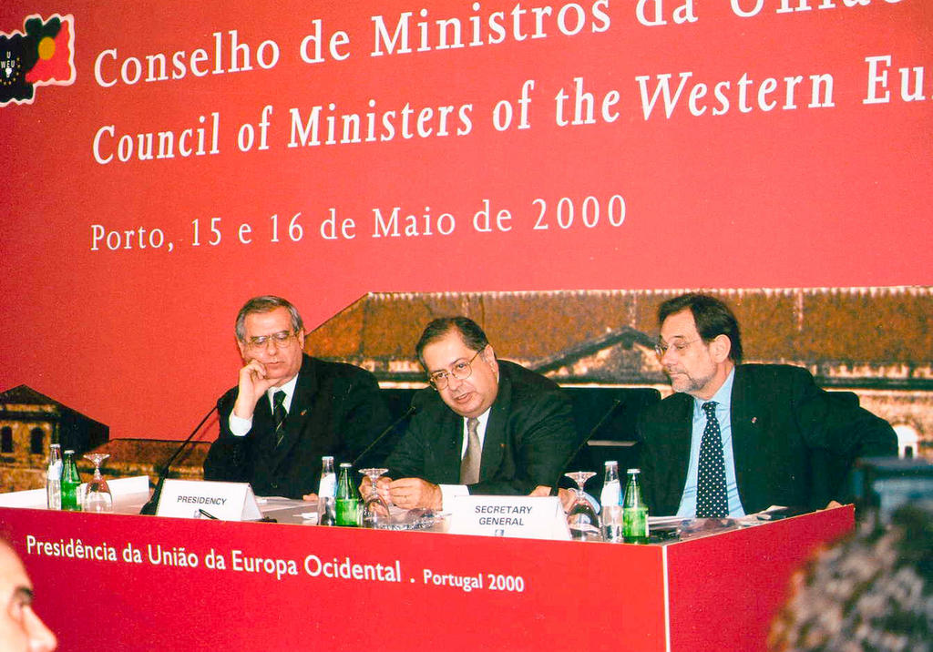 Conférence de presse du Conseil des ministres de l'UEO à Porto (15 et 16 mai 2000)