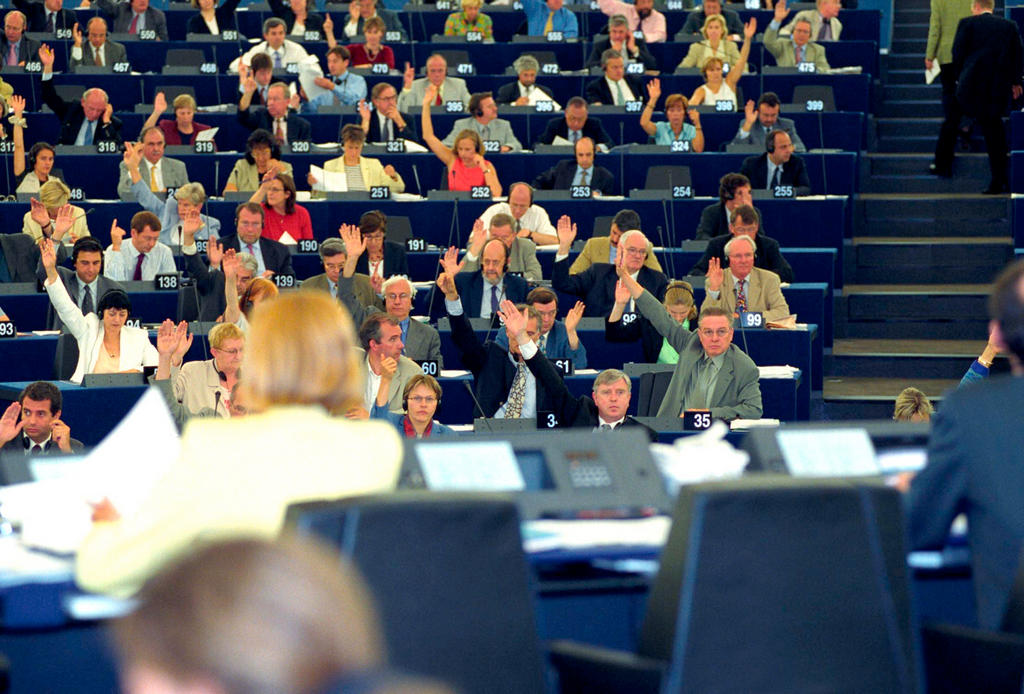 Vote à main levée au Parlement européen (Strasbourg)