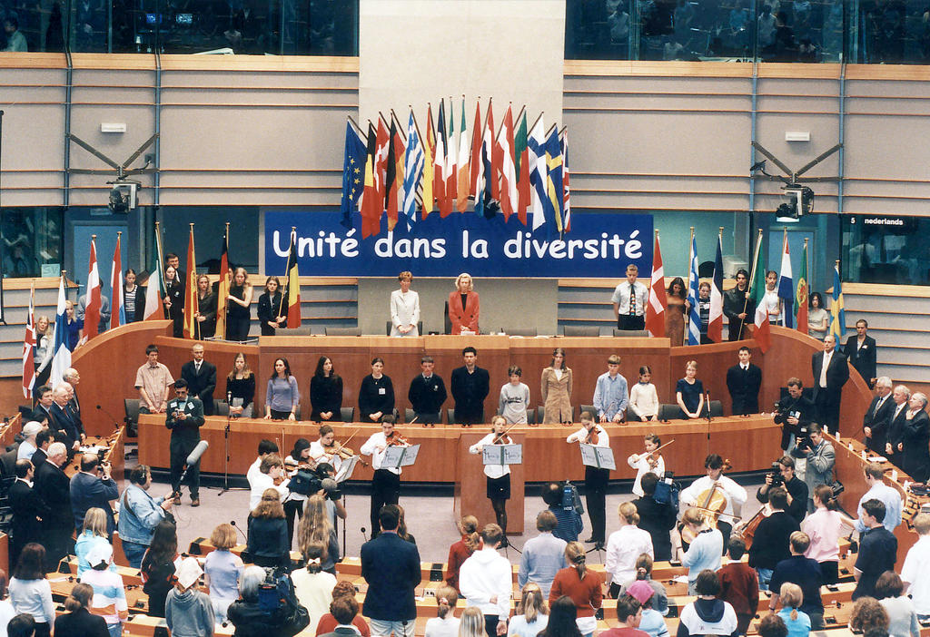 Proclamation de la devise "Unité dans la diversité" (Bruxelles, 4 mai 2000)