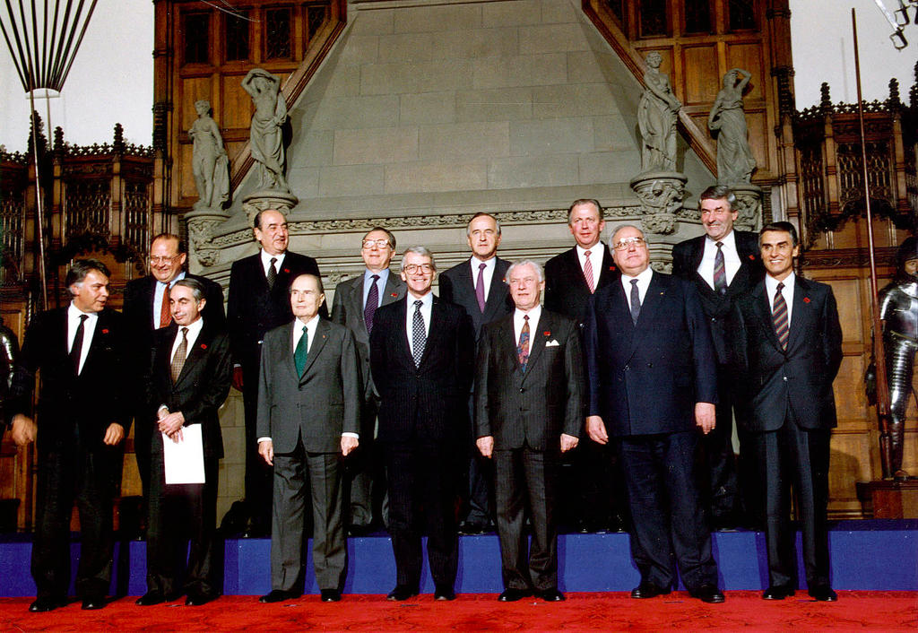 Photo de famille du Conseil européen d'Édimbourg (Édimbourg, 11 et 12 décembre 1992)