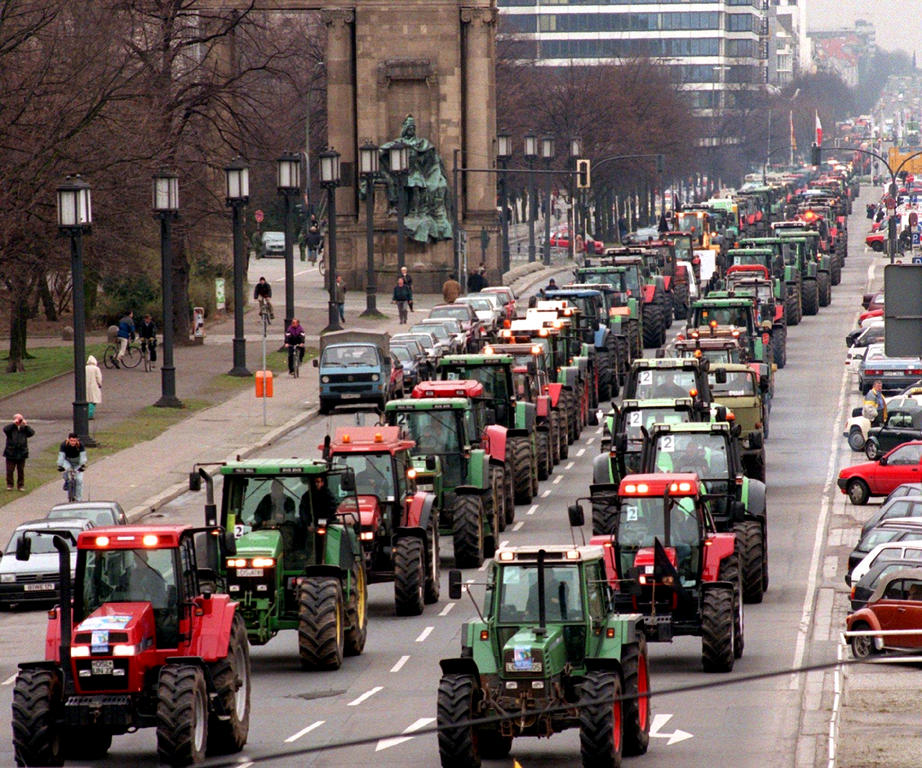 Procession of farmers protesting against Agenda 2000 (Berlin, 24 March 1999)