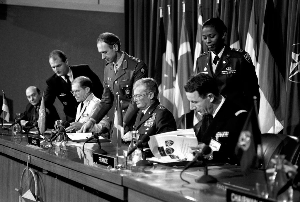 Signature de l'accord de coopération entre l'Eurocorps et l'OTAN (Bruxelles, 21 janvier 1993)