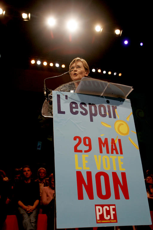 Marie-Georges Buffet s'exprimant en faveur du "non" (Paris, 14 avril 2005)