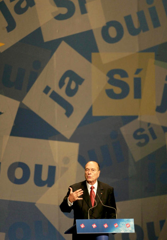 Jacques Chirac announcing his support for the ‘Yes’ vote during a rally (Barcelona, 11 February 2005)
