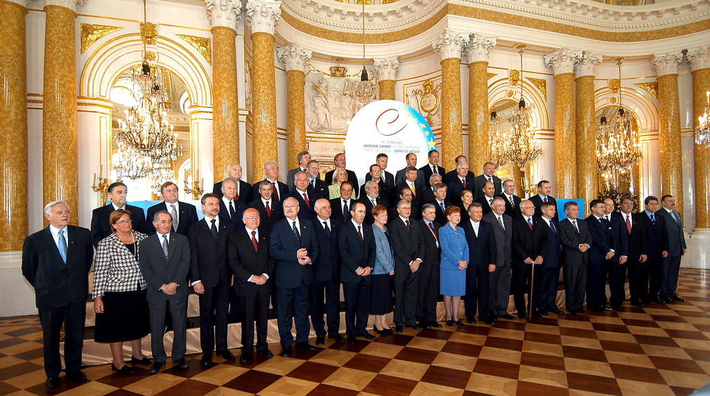 Photo de famille du troisième sommet du Conseil de l'Europe (Varsovie, 16 et 17 mai 2005)