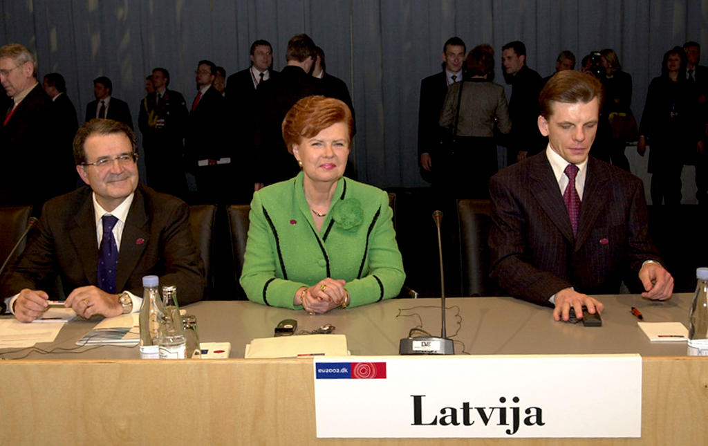 Romano Prodi, Vaira Vike-Freiberga et Einars Repše (Copenhague, 12 décembre 2002)