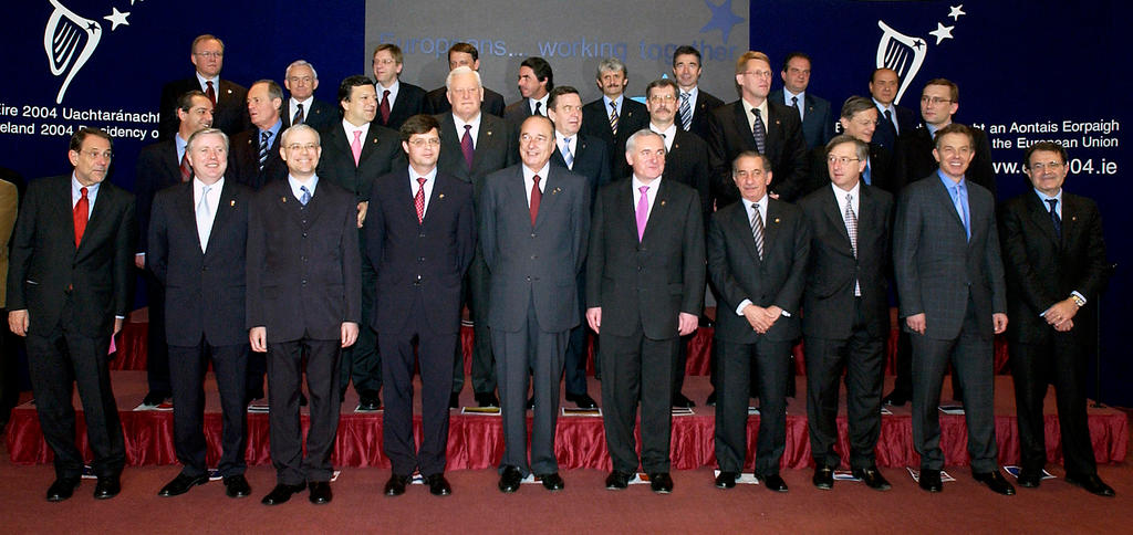 Group photo of the Brussels European Council (25–26 March 2004)