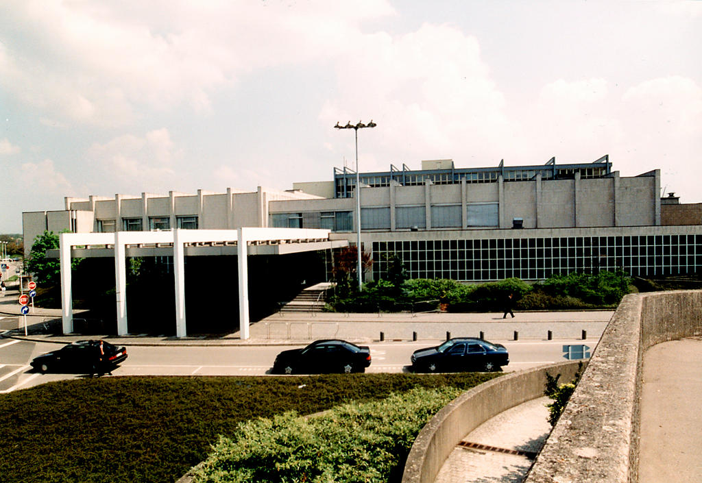 Eingang des Konferenzzentrums auf dem Kirchberg (Luxemburg)