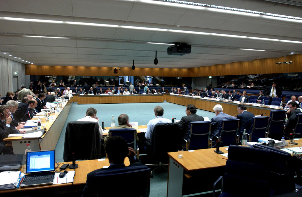 Vue de la salle de réunion du Conseil en formation "Affaires économiques et financières" (Luxembourg, 3 juin 2003)