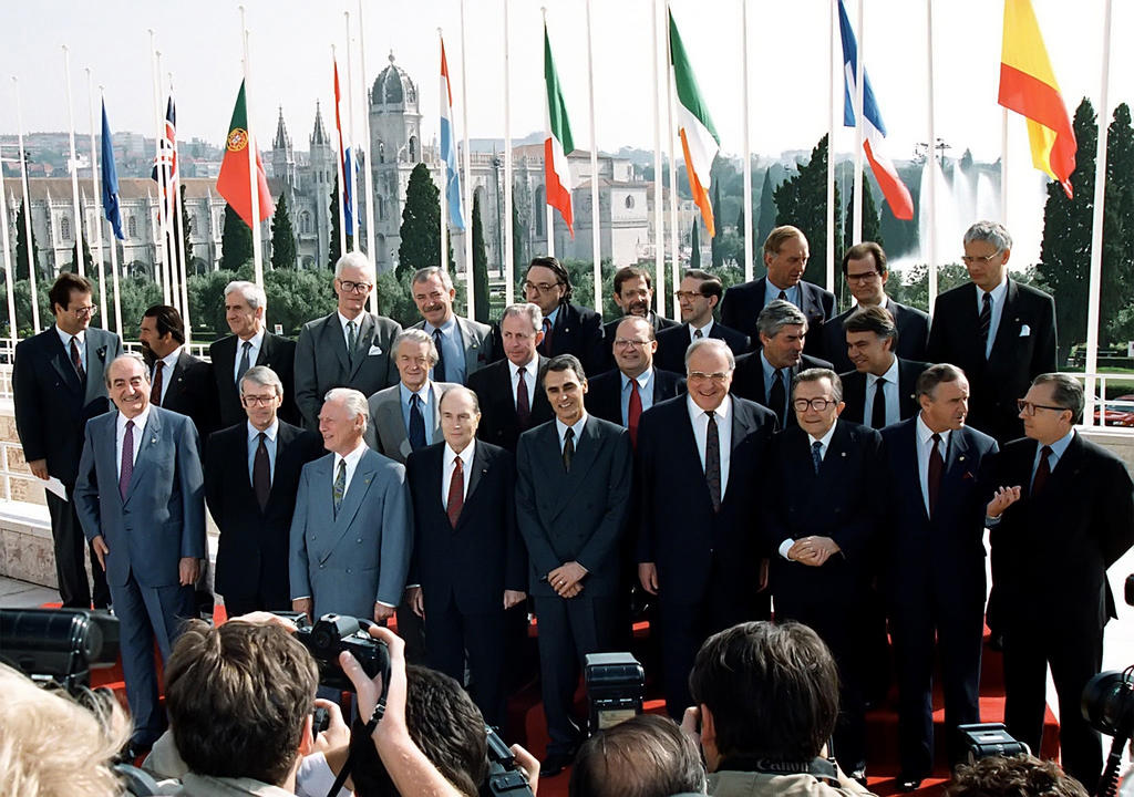 Photo de famille du Conseil européen de Lisbonne (Lisbonne, 27 juin 1992)