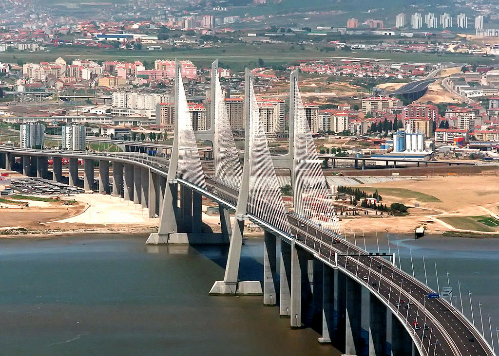 Vue aérienne du Pont Vasco de Gama (Lisbonne, 1998)
