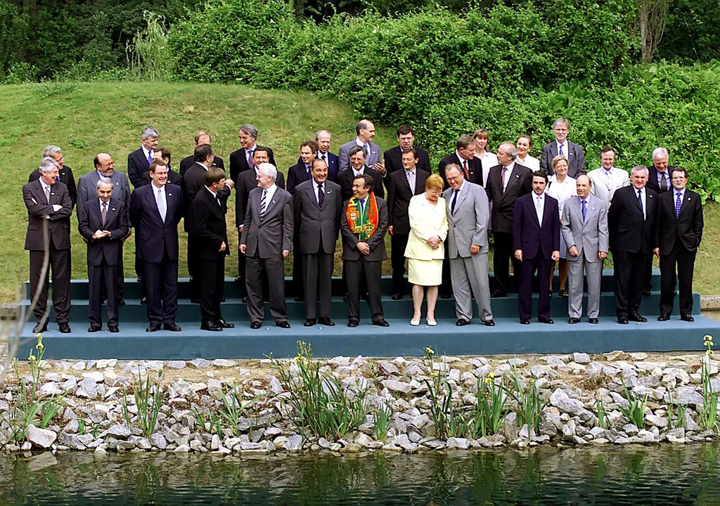 Photo de famille du Conseil européen de Santa Maria da Feira (19 juin 2000)