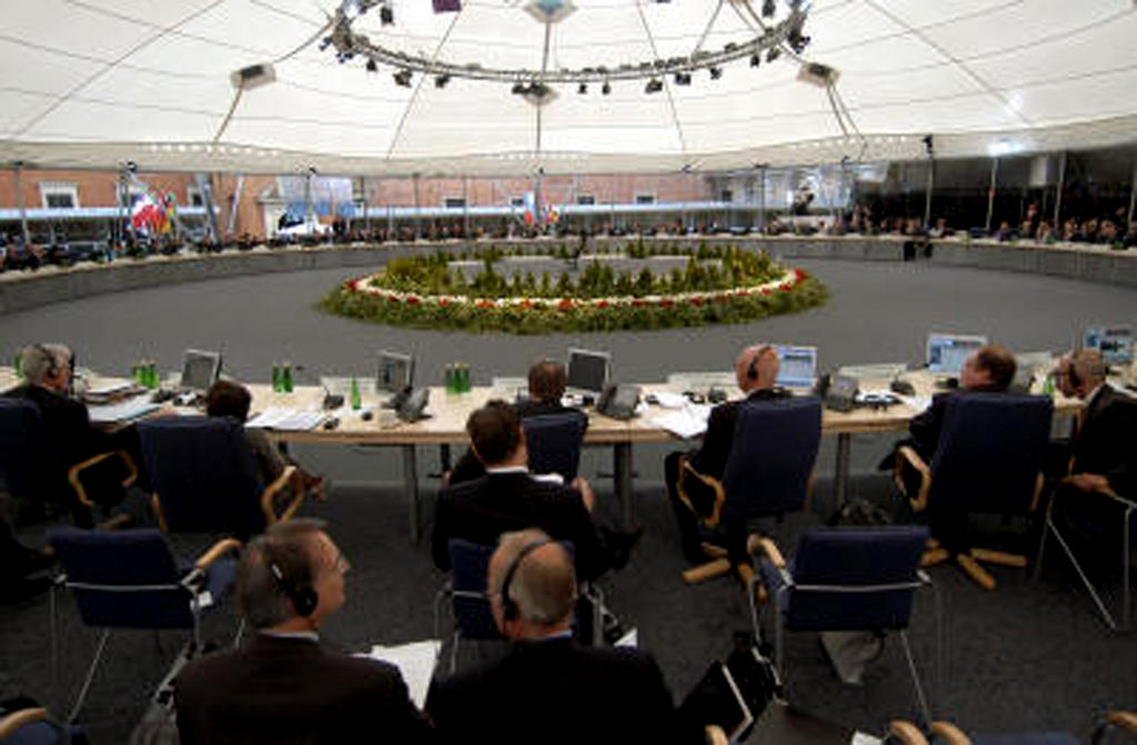 Salle de réunion du troisième sommet du Conseil de l'Europe (Varsovie, 16-17 mai 2005)