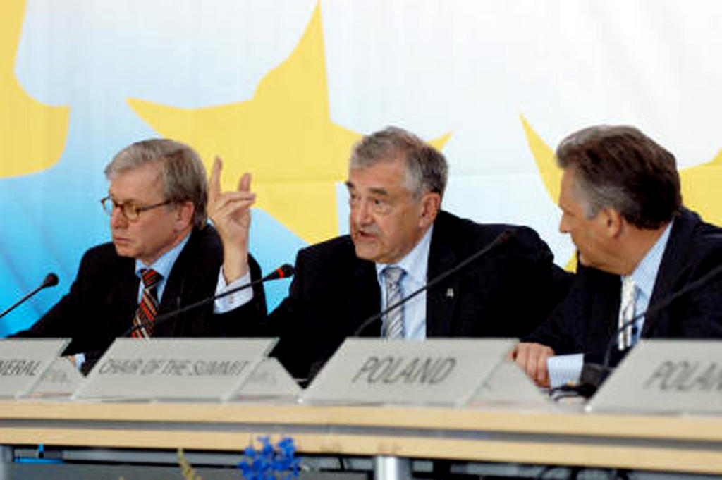 René van der Linden, Terry Davis et Aleksander Kwasniewski (Varsovie, 16-17 mai 2005)