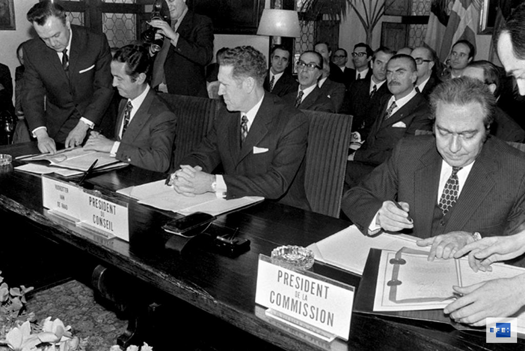 Signing of the additional protocol to the preferential trade agreement between the EEC and Spain (Brussels, 29 January 1973)