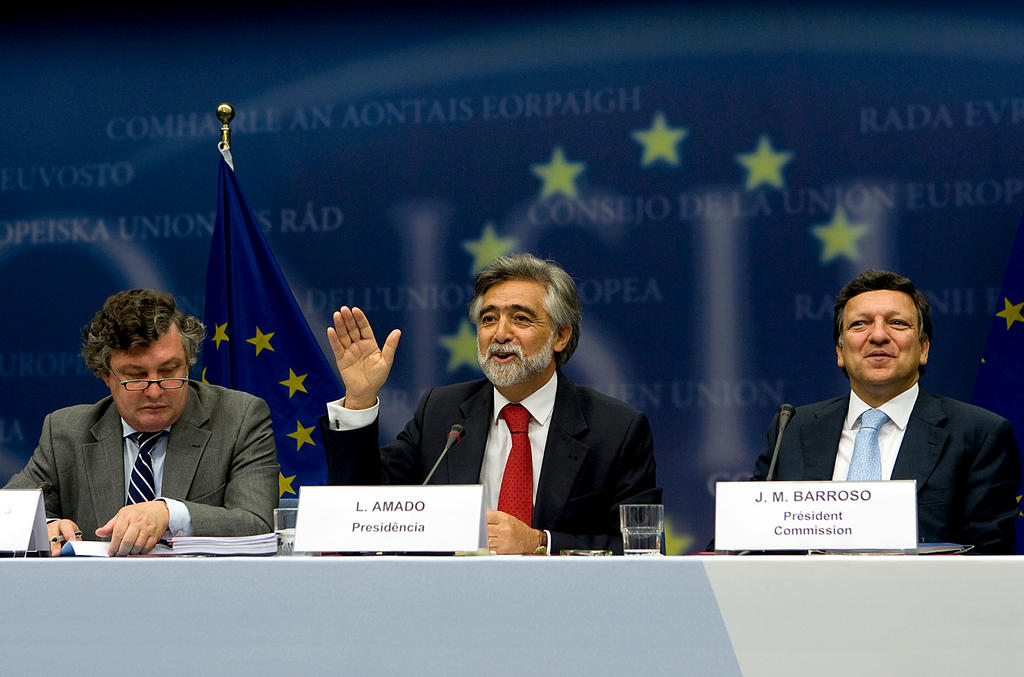 Manuel Lobo Antunes, Luís Amado et José Manuel Barroso lors de l'ouverture de la CIG (Bruxelles, 23 juillet 2007)