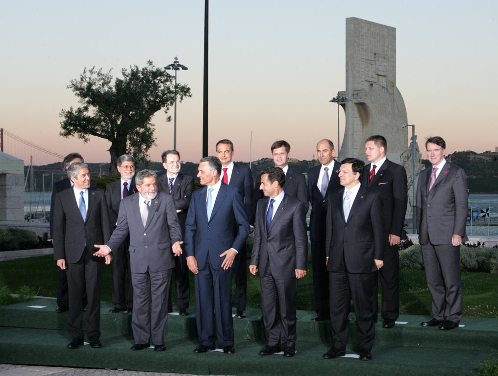 Group photo taken at the EU–Brazil Summit (Lisbon, 4 July 2007)