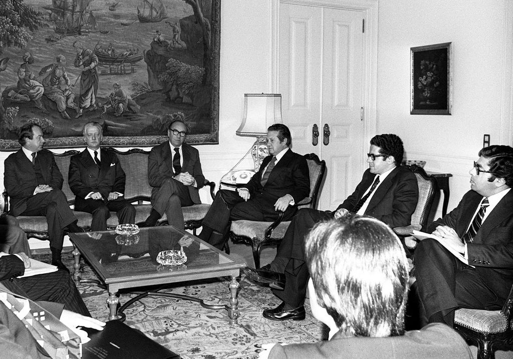 Roy Jenkins at a meeting with Mário Soares, Vitor Constâncio and Ambassador Siqueira Freire (Lisbon, 11 November 1977)