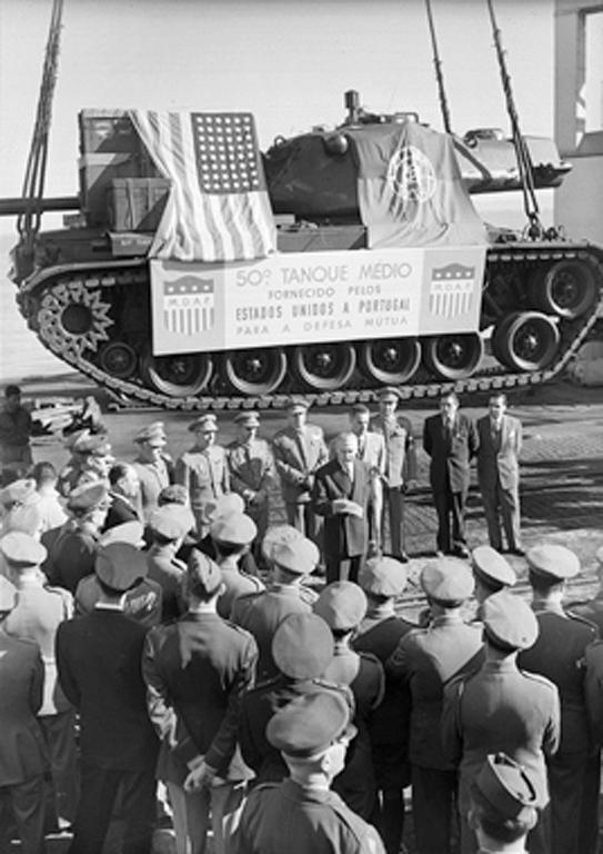 Delivery of a US tank under the Mutual Defense Assistance Program (Lisbon, 5 March 1953)