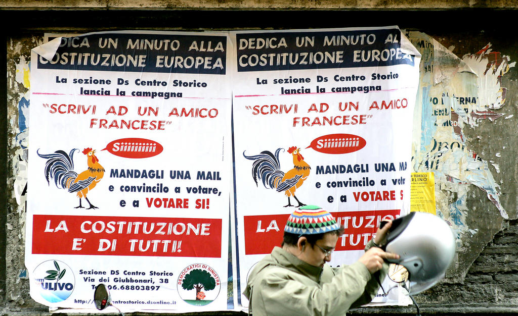 Affiches italiennes soutenant le OUI lors du référendum français sur la Constitution européenne