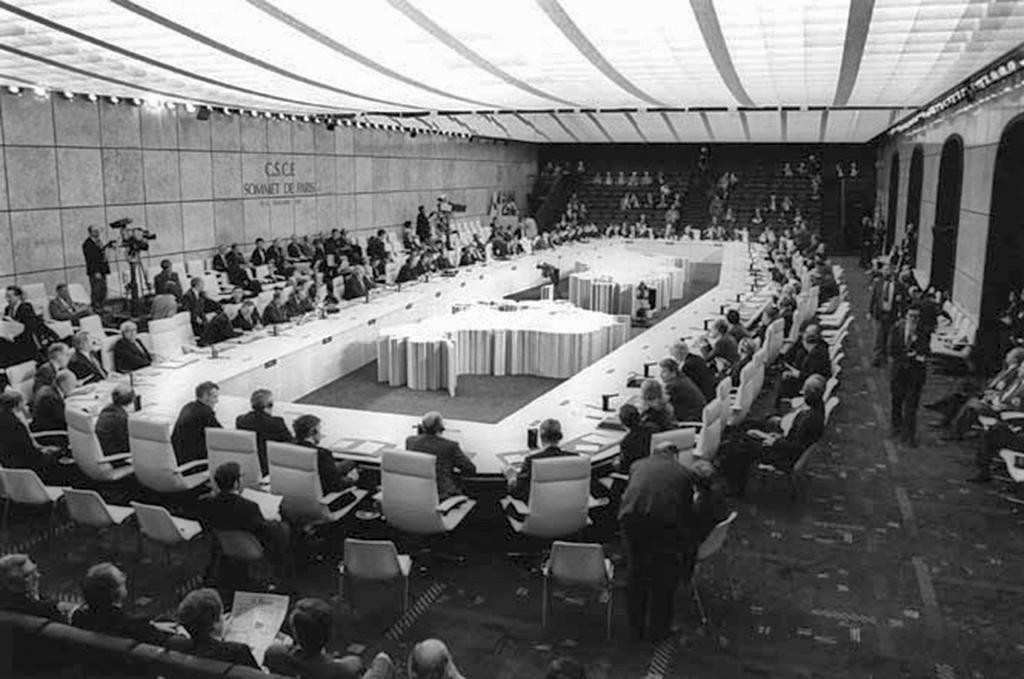 Signing of the Charter of Paris (Paris, 21 November 1990)