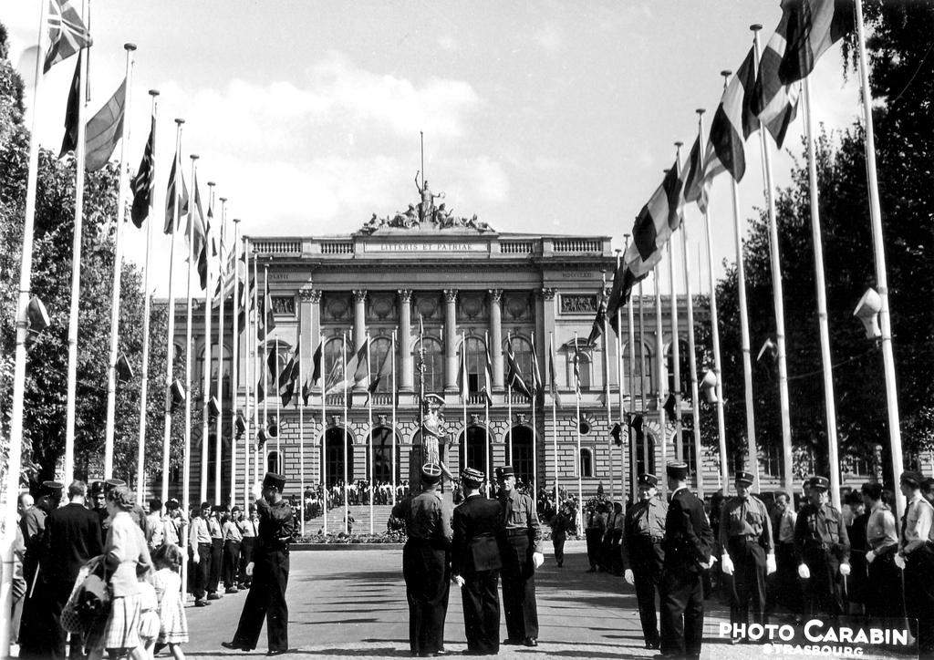 Vorderansicht des Europaratgebäudes in Straßburg im Jahr 1949