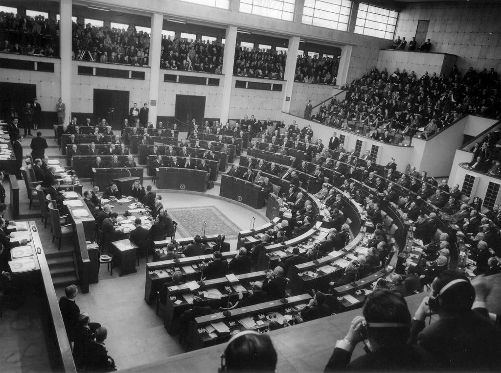 Vue d'ensemble de l'Assemblée parlementaire (19 mars 1958)