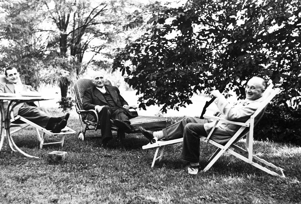 Bernard Clappier, Robert Schuman and Jean Monnet (Houjarray, 1950)