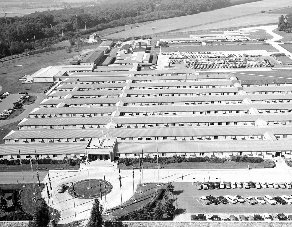 Vue aérienne des bâtiments du SHAPE (Rocquencourt, 2 avril 1951)