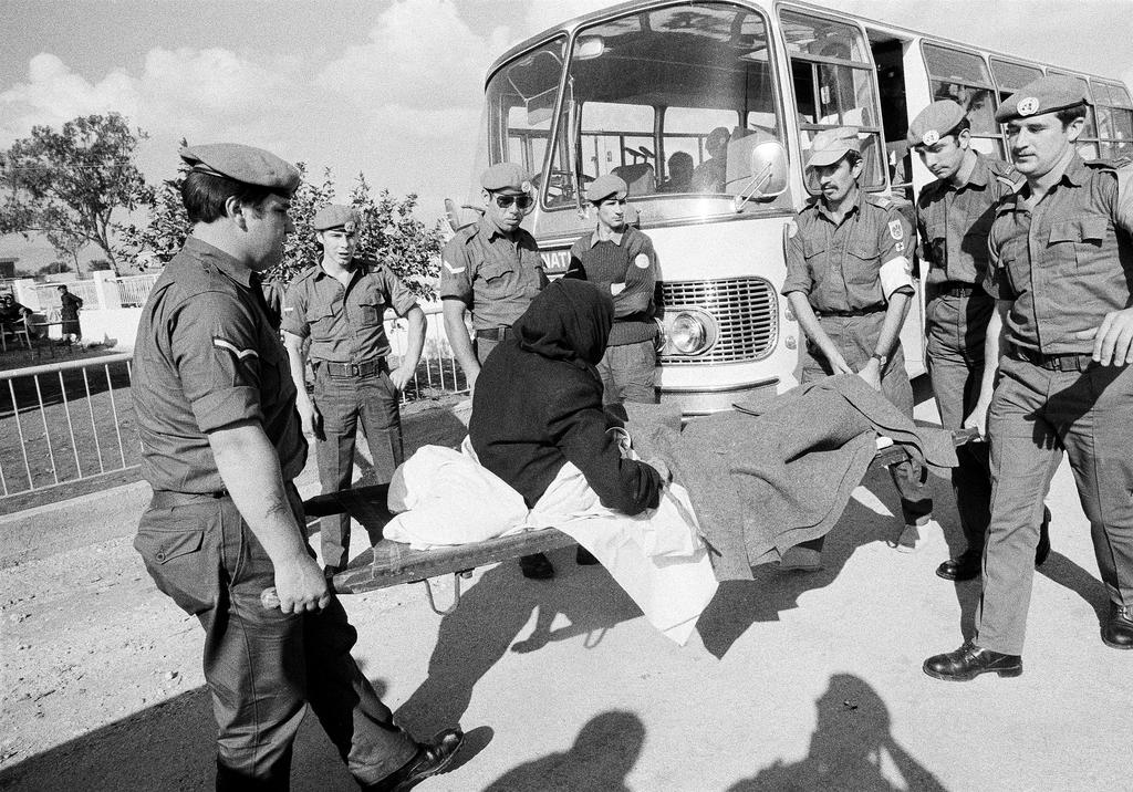 Evacuation by UNFICYP of Greek Cypriot civilians (Gypsos, 21 November 1974)