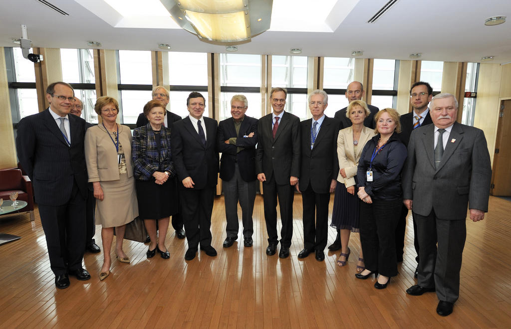 Group photo of the members of the Reflection Group on the future of Europe (Brussels, 28 May 2009)