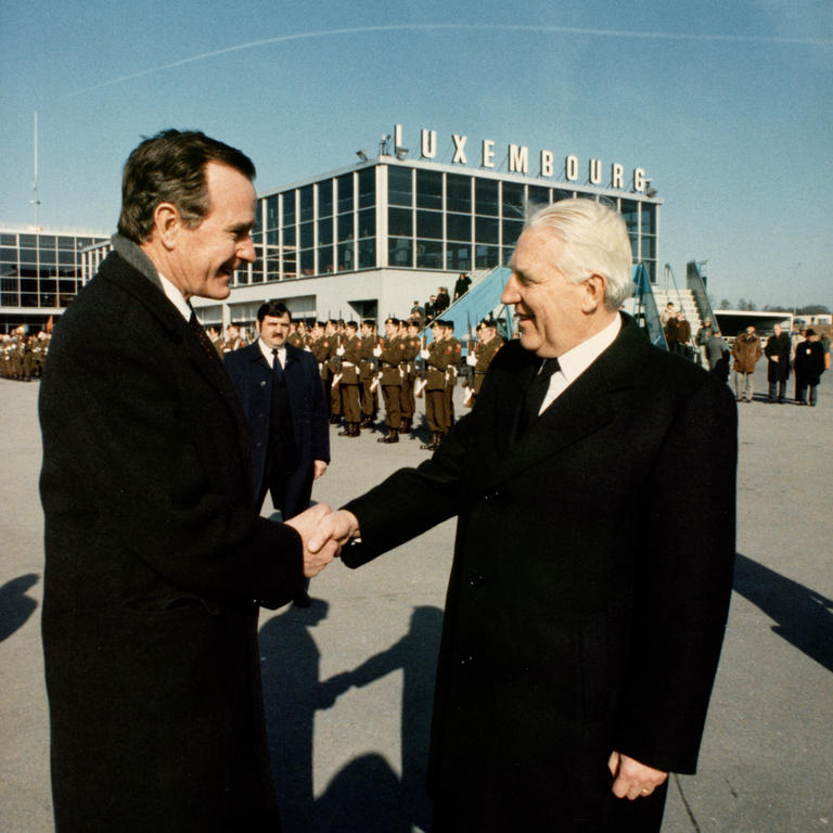 Pierre Werner et George H. W. Bush (Luxembourg, 12 février 1984)
