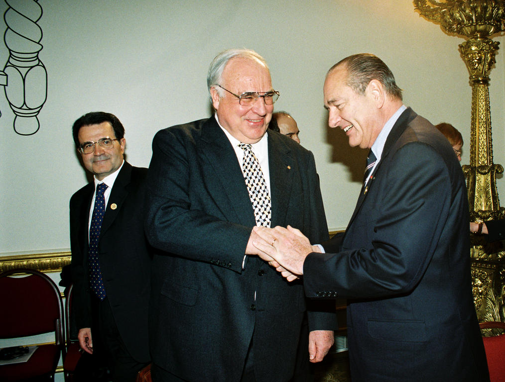 Helmut Kohl et Jacques Chirac à la conférence européenne de Londres (12 mars 1998)