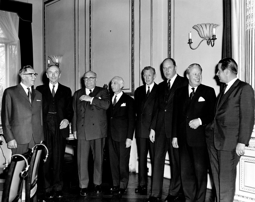 Photo de famille lors de la réunion du Conseil des ministres de l'UEO (Londres, 10 avril 1962)
