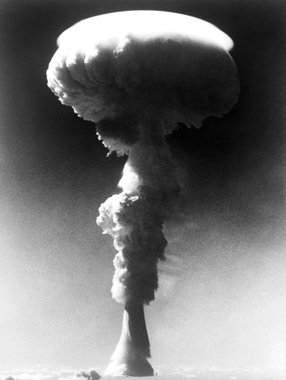 Explosion de la première bombe H anglaise (Malden Island, 15 mai 1957)