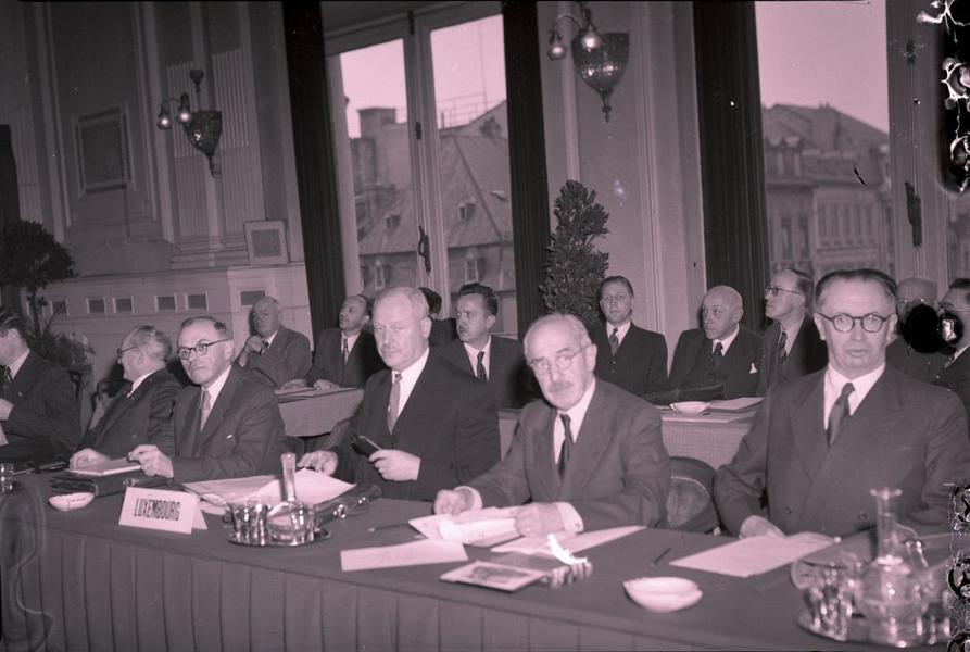 Délégation luxembourgeoise lors des discussions sur l'accord de Pré-union Benelux (Luxembourg, 1949)