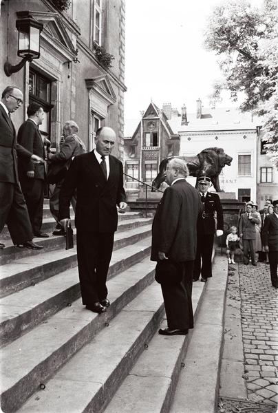 Jean Monnet et Joseph Bech lors de la séance d'inauguration de la Haute Autorité de la CECA (Luxembourg, 10 août 1952) 