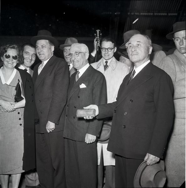 Jean Monnet présente le premier lingot d'acier européen (Esch-sur-Alzette, 30 avril 1953)
